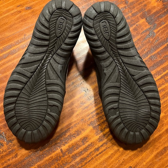 Black JBU Crimson woman’s slip on loafers in size 7.5. - Picture 4 of 7